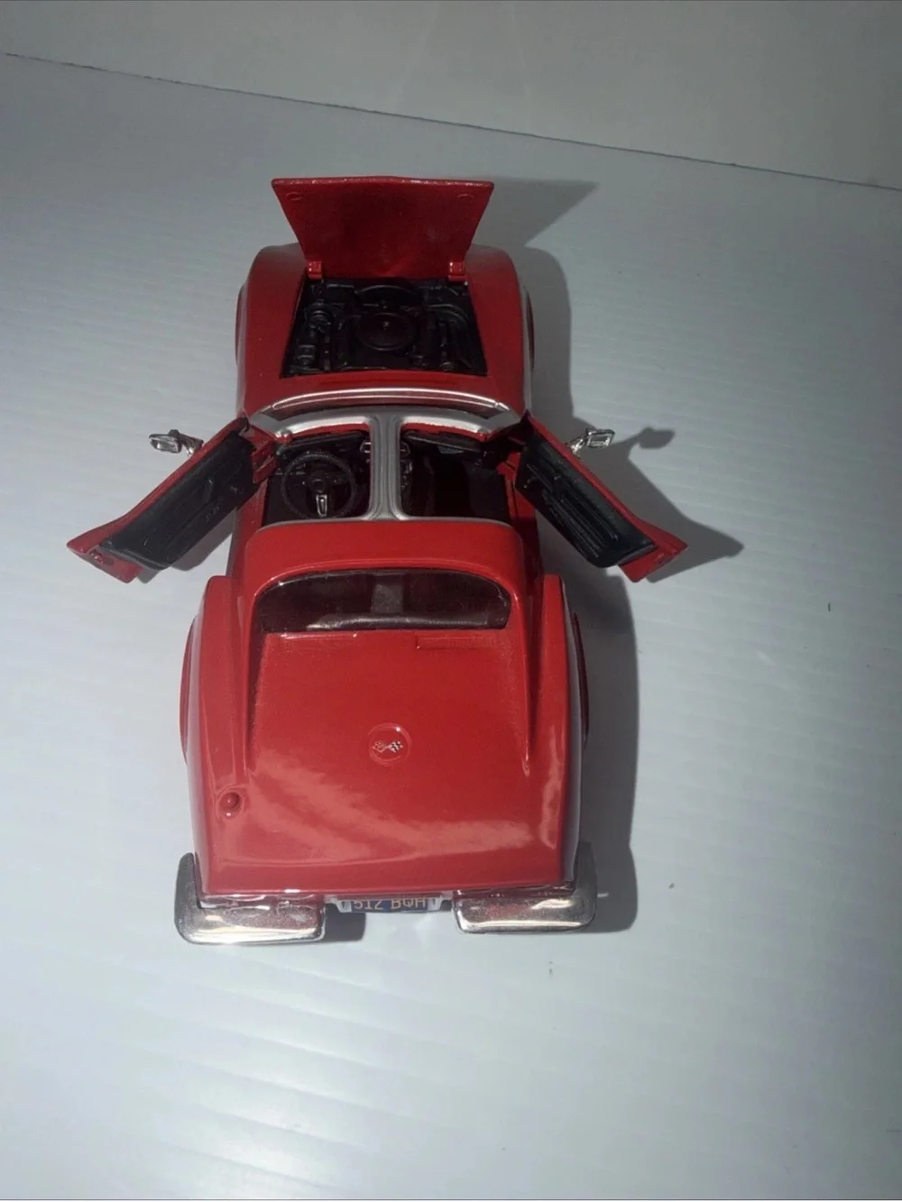 Maisto 1970 Chevrolet Corvette T Top Cherry Red 1:24 Die Cast Model Car